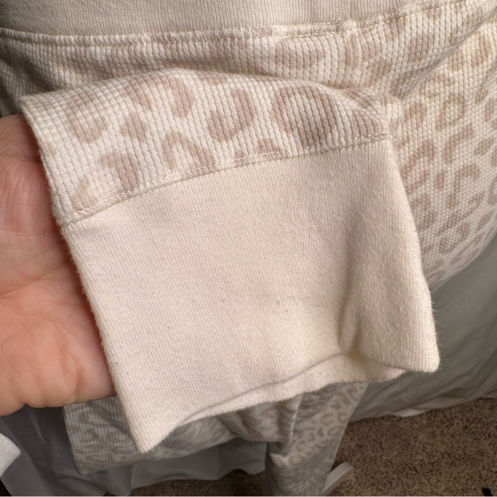 Old Navy Thermal Leggings Snow Leopard Animal Print Pajama Pants L - Picture 12 of 16